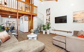 11 Cottesloe - Steps From Beach - Sleeps 3